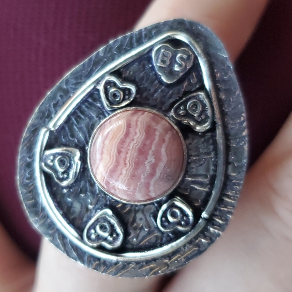 New Rhodochrosite Engraved Heart Shaped Silver Ring. - Picture 5 of 13